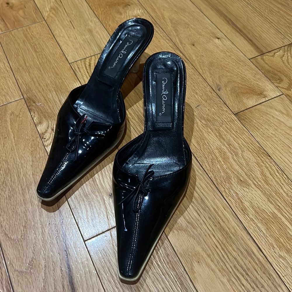 Black David Aaron kitten heels with a pointed toe